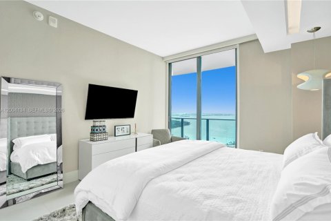 Condo in Miami, Florida, 4 bedrooms  № 2069627 - photo 13