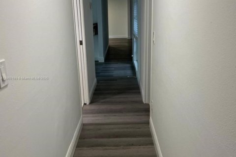 Снять в аренду виллу или дом в Тамарак, Флорида 2 спальни, 156.45м2, № 1955633 - фото 5