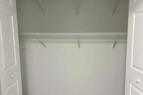 Снять в аренду виллу или дом в Тамарак, Флорида 2 спальни, 156.45м2, № 1955633 - фото 4