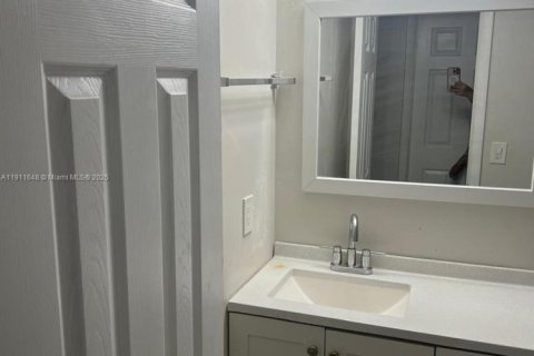 Apartment in Lake Worth, Florida 2 bedrooms, 94.76 sq.m. № 1967562 - photo 9