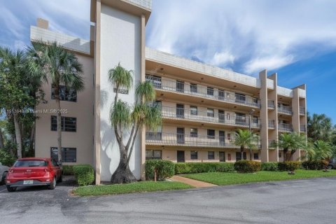 Apartment in Lake Worth, Florida 2 bedrooms, 94.76 sq.m. № 1967562 - photo 1