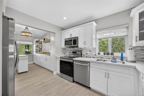 Купить виллу или дом в Майами, Флорида 3 спальни, 174.84м2, № 2067437 - фото 11