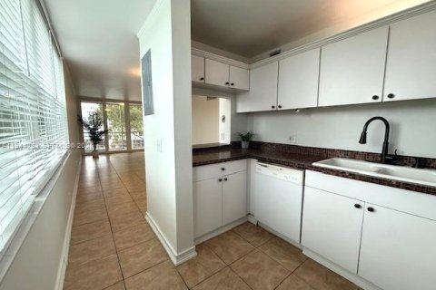 Condo in Davie, Florida, 2 bedrooms  № 2003011 - photo 9