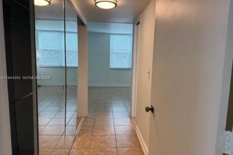 Condo in Davie, Florida, 2 bedrooms  № 2003011 - photo 13