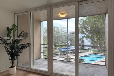 Condo in Davie, Florida, 2 bedrooms  № 2003011 - photo 4