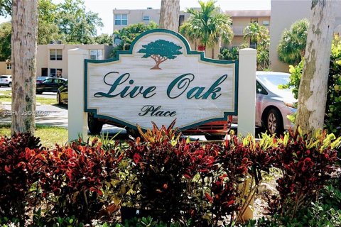 Condo in Davie, Florida, 2 bedrooms  № 2003011 - photo 22