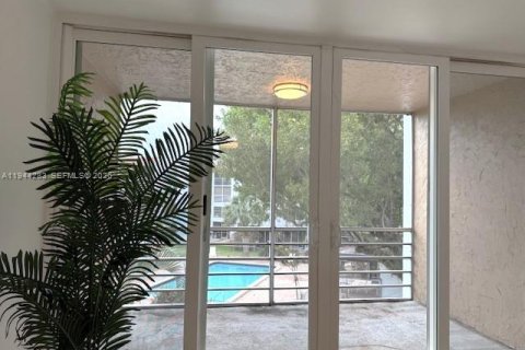 Condo in Davie, Florida, 2 bedrooms  № 2003011 - photo 5