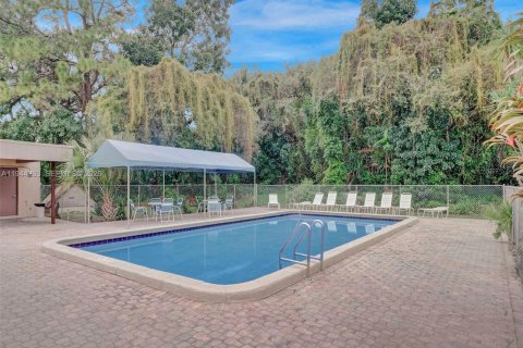 Condo in Davie, Florida, 2 bedrooms  № 2003011 - photo 21