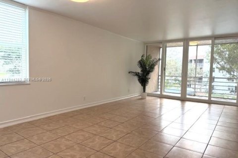 Condo in Davie, Florida, 2 bedrooms  № 2003011 - photo 3