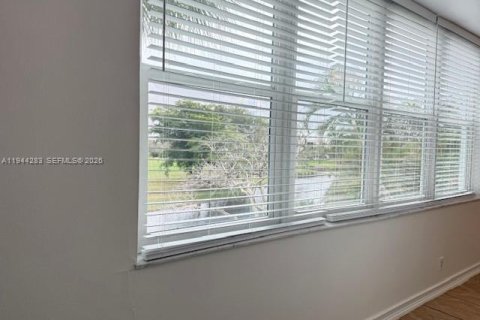 Condo in Davie, Florida, 2 bedrooms  № 2003011 - photo 8