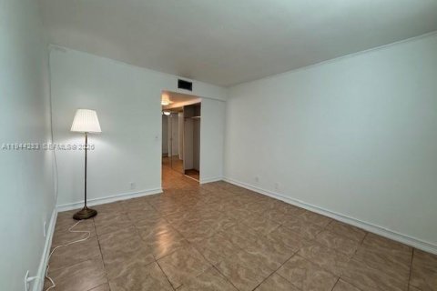 Condo in Davie, Florida, 2 bedrooms  № 2003011 - photo 15