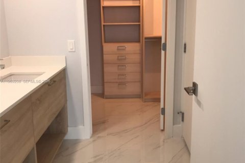 Condo in North Miami Beach, Florida, 3 bedrooms  № 2030027 - photo 11