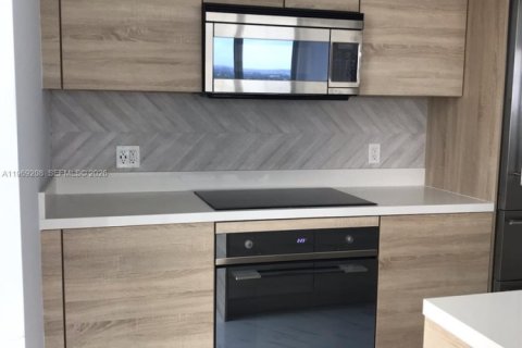 Condo in North Miami Beach, Florida, 3 bedrooms  № 2030027 - photo 3