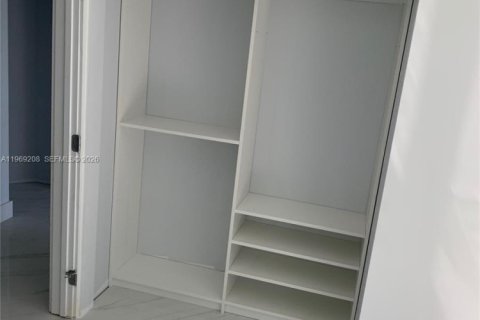 Condo in North Miami Beach, Florida, 3 bedrooms  № 2030027 - photo 8