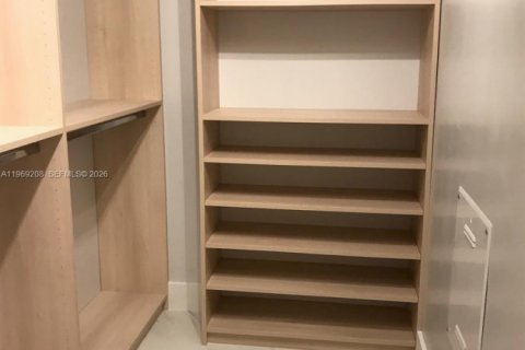 Condo in North Miami Beach, Florida, 3 bedrooms  № 2030027 - photo 10