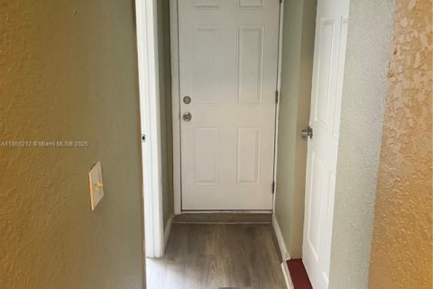 House in Lauderhill, Florida 3 bedrooms, 191.38 sq.m. № 1925907 - photo 15