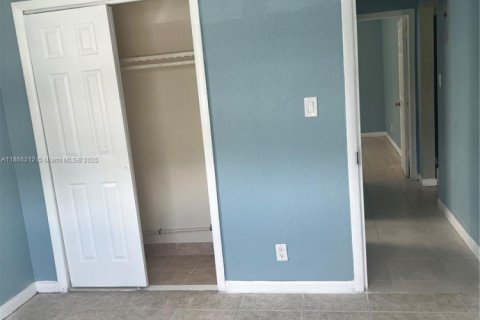House in Lauderhill, Florida 3 bedrooms, 191.38 sq.m. № 1925907 - photo 11