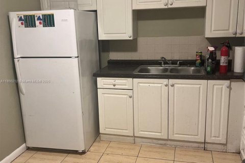 House in Lauderhill, Florida 3 bedrooms, 191.38 sq.m. № 1925907 - photo 6