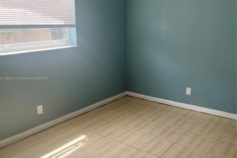House in Lauderhill, Florida 3 bedrooms, 191.38 sq.m. № 1925907 - photo 8