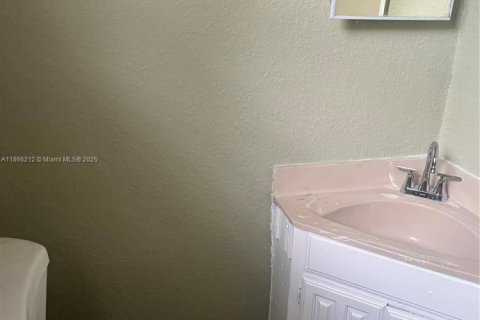 House in Lauderhill, Florida 3 bedrooms, 191.38 sq.m. № 1925907 - photo 19
