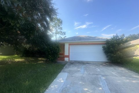 House in Palm Coast, Florida 3 bedrooms, 107.02 sq.m. № 1908145 - photo 1