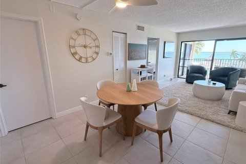 Condo in Saint Petersburg, Florida, 2 bedrooms № 2093043 - photo 12