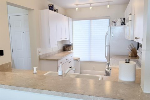 Condo in Saint Petersburg, Florida, 2 bedrooms № 2093043 - photo 15