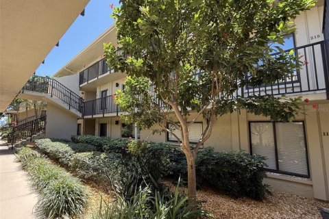 Condo in Saint Petersburg, Florida, 2 bedrooms № 2093043 - photo 2
