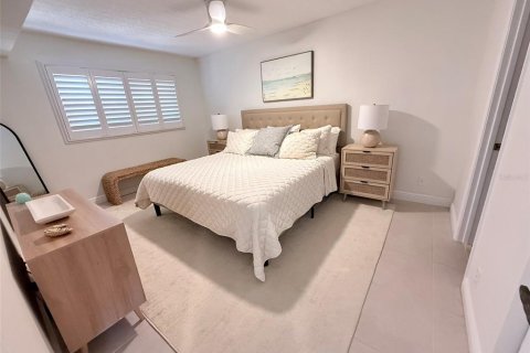 Condo in Saint Petersburg, Florida, 2 bedrooms № 2093043 - photo 6