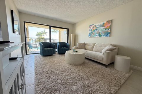 Condo in Saint Petersburg, Florida, 2 bedrooms № 2093043 - photo 3