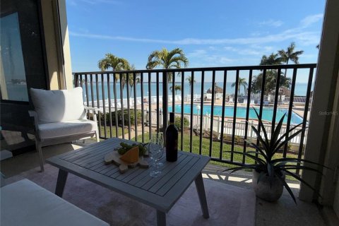 Condo in Saint Petersburg, Florida, 2 bedrooms № 2093043 - photo 5