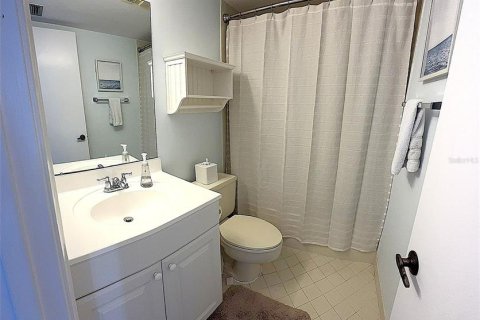 Condo in Saint Petersburg, Florida, 2 bedrooms № 2093043 - photo 16