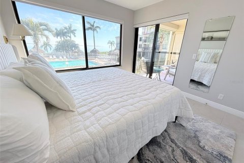 Condo in Saint Petersburg, Florida, 2 bedrooms № 2093043 - photo 19