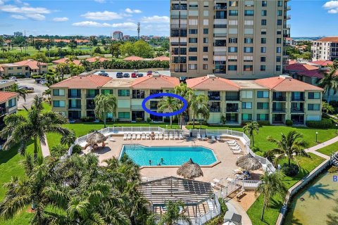 Condo in Saint Petersburg, Florida, 2 bedrooms № 2093043 - photo 22
