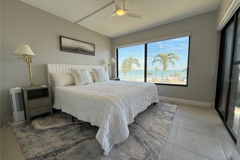 Condo in Saint Petersburg, Florida, 2 bedrooms № 2093043 - photo 18