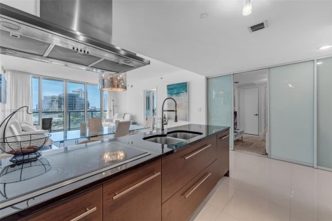 Condo in Miami, Florida, 2 bedrooms  № 1821651 - photo 6