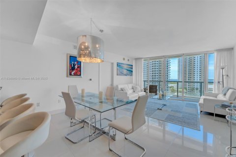 Condo in Miami, Florida, 2 bedrooms  № 1821651 - photo 3