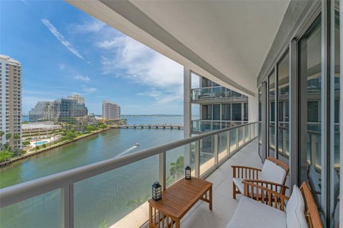 Condo in Miami, Florida, 2 bedrooms  № 1821651 - photo 1