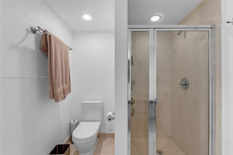 Condo in Miami, Florida, 2 bedrooms  № 1821651 - photo 25