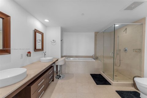 Condo in Miami, Florida, 2 bedrooms  № 1821651 - photo 16