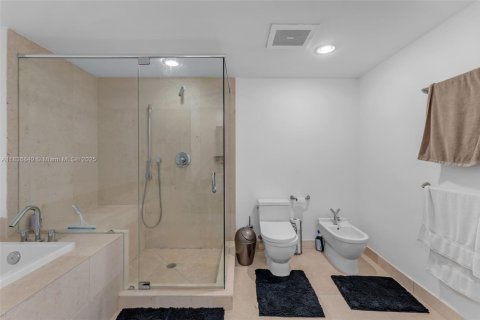 Condo in Miami, Florida, 2 bedrooms  № 1821651 - photo 17