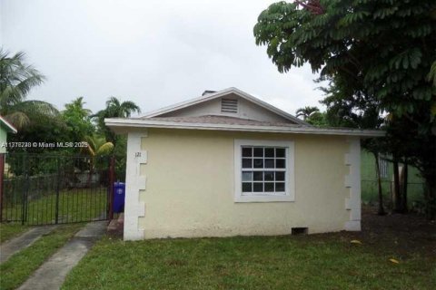 Casa en venta en Miami, Florida, 2 dormitorios, 76.55 m2 № 1862583 - foto 1