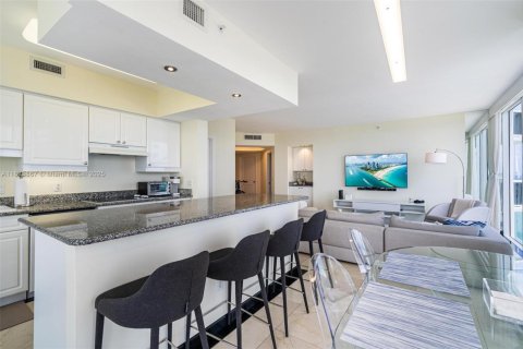 Condo in Miami Beach, Florida, 2 bedrooms  № 1923812 - photo 4