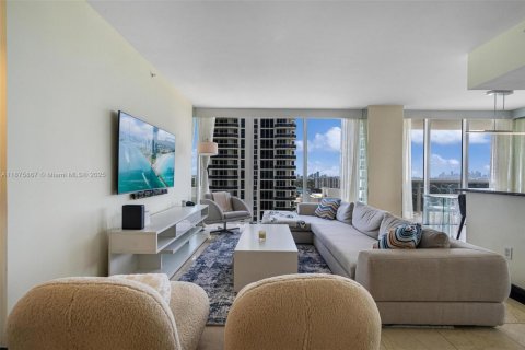 Condo in Miami Beach, Florida, 2 bedrooms  № 1923812 - photo 10