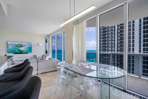 Condo in Miami Beach, Florida, 2 bedrooms  № 1923812 - photo 6