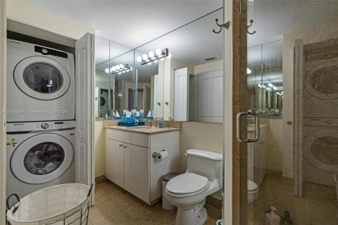 Condo in Miami Beach, Florida, 2 bedrooms  № 1923812 - photo 19