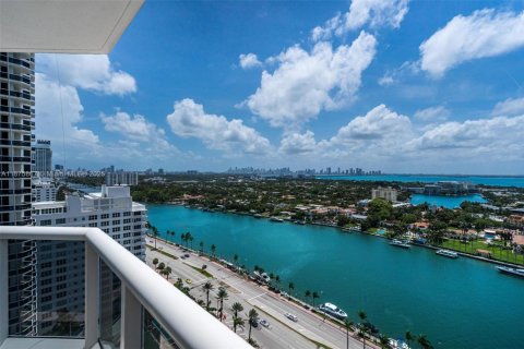 Condo in Miami Beach, Florida, 2 bedrooms  № 1923812 - photo 20