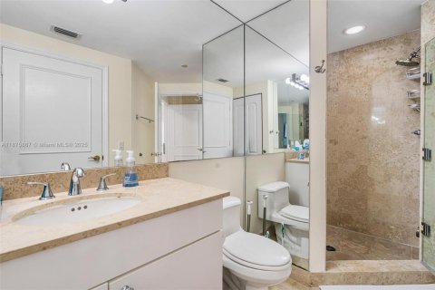 Condo in Miami Beach, Florida, 2 bedrooms  № 1923812 - photo 18