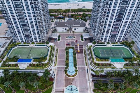 Condo in Miami Beach, Florida, 2 bedrooms  № 1923812 - photo 23