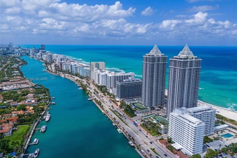 Condo in Miami Beach, Florida, 2 bedrooms  № 1923812 - photo 27